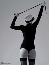 组图：意大利排坛娇娃喷血写真丰胸翘臀