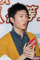 组图：韦礼安赞女友身材好 获粉丝送礼物惹尴尬