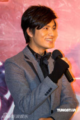 幻灯图：陈坤为专辑庆功将办个唱 好友陈楚生道贺