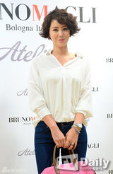 组图：韩星孙丹菲出席活动 露肚脐踩恨天高