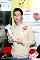 幻灯图：张家辉霍汶希携手代言 倡导健康生活