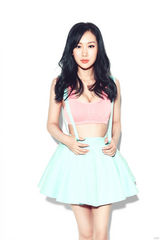 组图：刘一缇俏皮拍写真清新优雅秀蛮腰