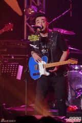 组图：恭硕良与好友侧田争林忆莲出席音乐会