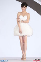 组图：张榕容产后复出 瘦身秀好身材抢奶粉钱