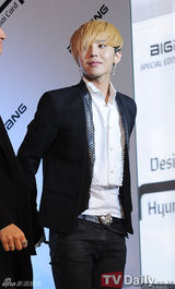 组图：BigBang亮相记者会装扮帅气有型