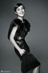 组图：辣妈苏岩全新写真华丽优雅贵族范