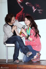 组图：温岚妈妈一圆明星梦 支持女儿先有后婚