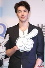 组图：锦荣避谈和蔡依林结婚话题 称等37岁再说