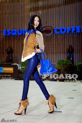 组图：韩雯雯尝试英伦风 化身街头潮女郎