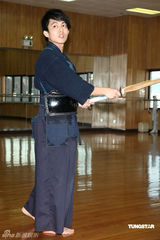 高清图：林宥嘉受柯南影响学习剑道 重温儿时记忆