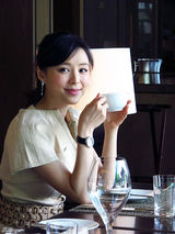 组图：张静初工作花絮照曝光 韩国游上演美食诱惑