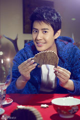 组图：张天其新春写真展温暖笑容