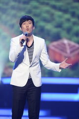 高清组图：新浪网络盛典 满江献唱《中华诵》