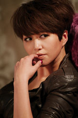 组图：谭维维《悦己》拍摄美妆时尚大片