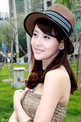 高清组图：贾青街拍LOOK 抹胸波西米亚长裙清凉