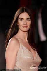 高清：《伤心小号曲》首映   女主角卡罗琳娜飘逸动人