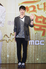 组图：《金子》发布 韩智慧携手延政勋谈情