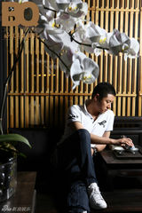 组图：“北京青年”任重纯爷们 写真大片展时尚京味儿 　　