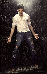 组图：《隋唐英雄》张睿黑炫冷酷雨中湿身