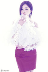 组图：阚清子薄纱显娇俏 单手掐腰秀玲珑曲线