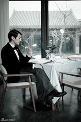 组图：张天其复古写真 展高贵成熟魅力