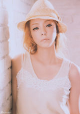 组图：辣妈安室奈美惠登封面 百变造型少女清纯