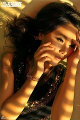 组图：甘薇妩媚写真 造型百变女人味十足