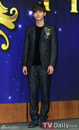 组图：姜虎东携东方神起昌珉宣传《月光王子》