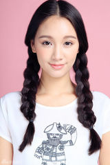 组图：《狮神决战》新加坡首映 程砚秋甜美拜年