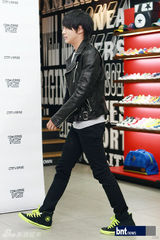 组图：Apink李敏豪等出席某品牌发布会