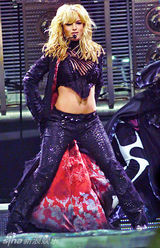 组图：盘点布兰妮昔日舞台性感造型