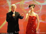 组图：赵本山与宋祖英合作二人转 多次返场至缺氧