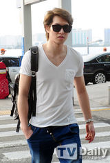 组图：CNBLUE赴菲律宾开世界巡演《Blue Moon》