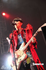 组图：杨千嬅澳门开唱劲歌热舞 老公丁子高撑场