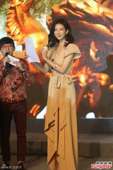 组图：林志玲女神装墨镜坠胸 蔡依林与猛男热舞