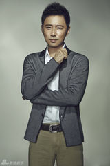 组图：高鑫最新写真大片 引领早春时尚新风潮