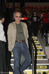 组图：许志安25周年演唱会落幕 郑秀文等捧场