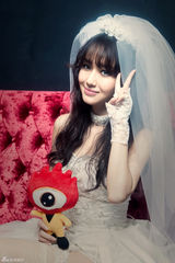 高清组图：韩星李贞贤发新曲披婚纱对话新浪