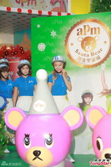 组图：Crayon Pop戴头盔现身握手会 大跳热舞