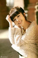 组图：方安娜最新冬日写真 幸福微笑温暖寒冷严冬