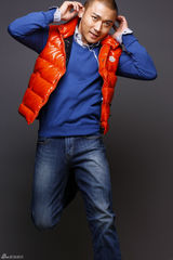 幻灯图：聂远《GQ》写真洒脱随性 不经意熟男味道