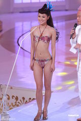 组图：港姐总决选  众佳丽性感泳装亮相