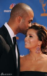 高清组图：伊娃-朗格利亚和老公红毯亲吻秀恩爱