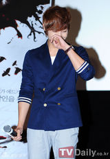 组图：MBLAQ李准现身捧场美国影片《乌鸦》