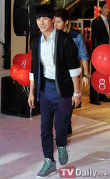 组图：韩星Secret黄静茵等亮相品牌开业典礼