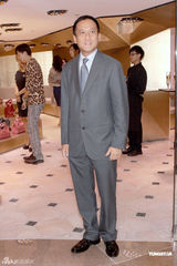 周慧敏自言有不少同志朋友 赌王四太送何超盈首饰