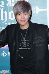 组图：黄鸿升谈前女友感慨 否认杨丞琳乃当事人