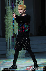 组图：韩国某节目现场公开 SHINee力压BigBang夺冠