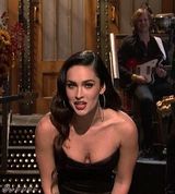 高清组图：梅根担任主持 化身百变女郎玩变装秀