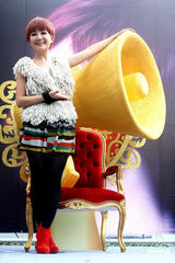 组图：梁静茹叹制作人不好当 新专辑首刷封面现瑕疵